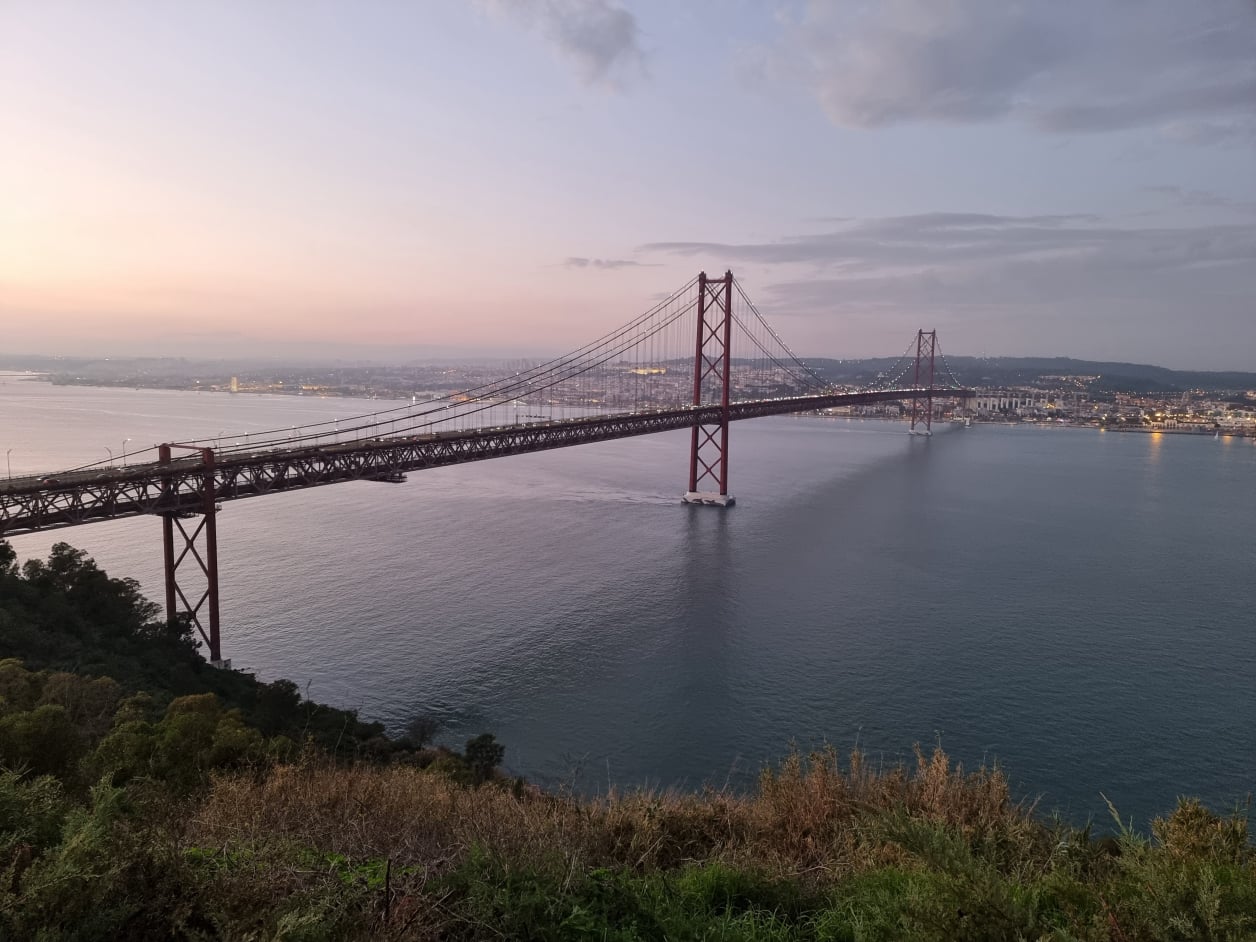 Lissabon wie die Golden Gate Bridge